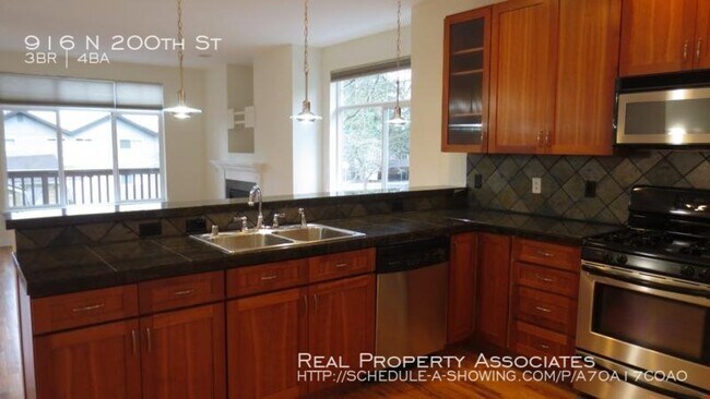 Building Photo - Shoreline Townhouse