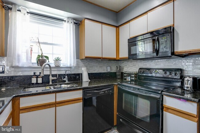 Foto del edificio - 8329 Founders Woods Way