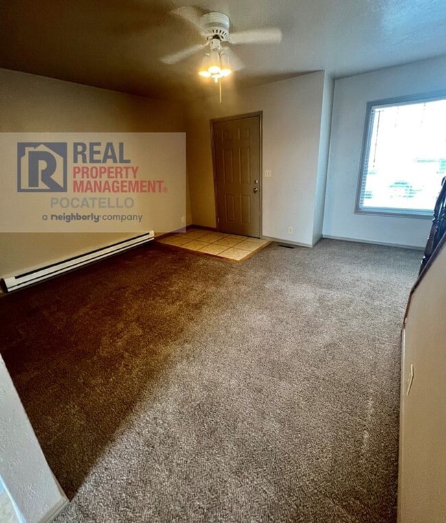 Foto del edificio - 3 bed 1.5 Bath Duplex - 1 Car Garage