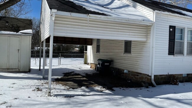Building Photo - 2 Bedroom 1 Bath House