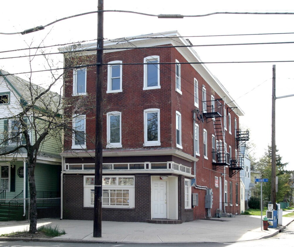 Primary Photo - 1601 E State St