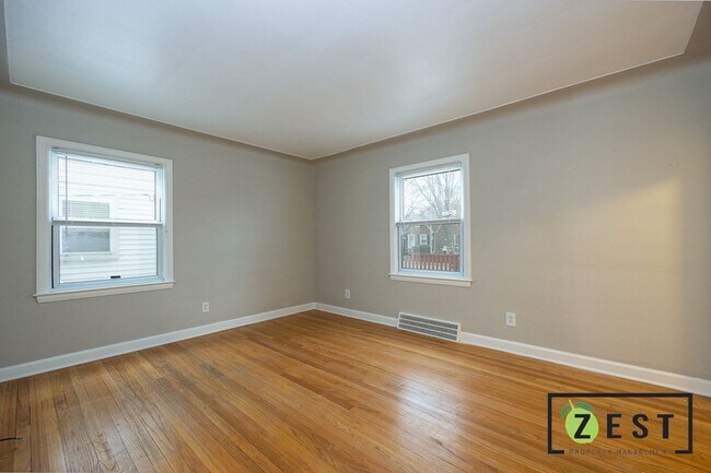 Building Photo - Charming and Well-Maintained 3-bedroom