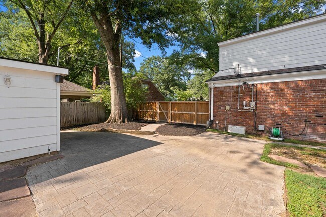 Foto del edificio - 1539 Brookside Dr