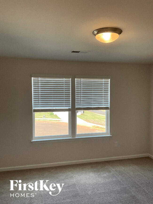 Building Photo - 1203 Mission Hill Ln