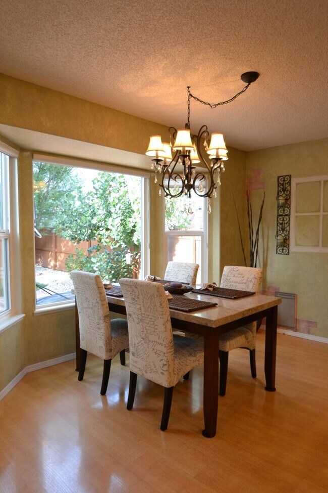 Building Photo - 4 Bed 3 Bath With AC