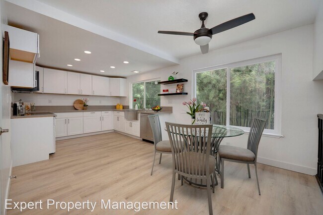Foto del edificio - 3 br, 3 bath House - 5342 Illinois Ave.