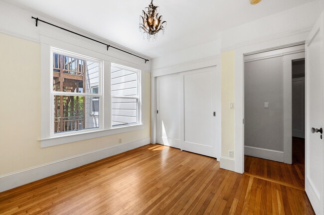 Building Photo - 124 Chenery St