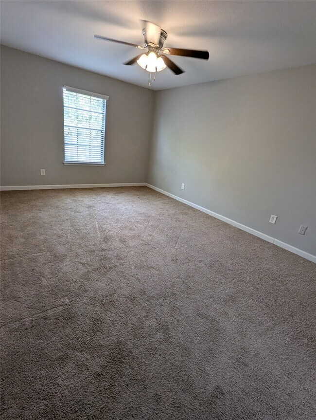 Foto del edificio - 7661 Fallbrook Dr