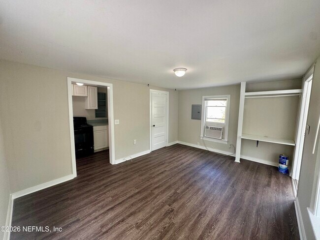 Foto del edificio - 3673 Randall St