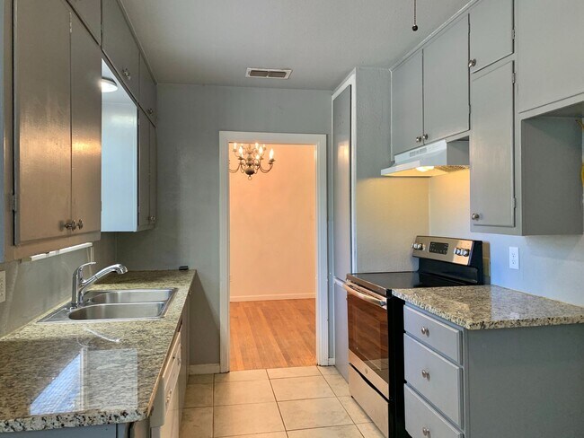 Foto del edificio - Cute Three Bedroom near Texas Tech!