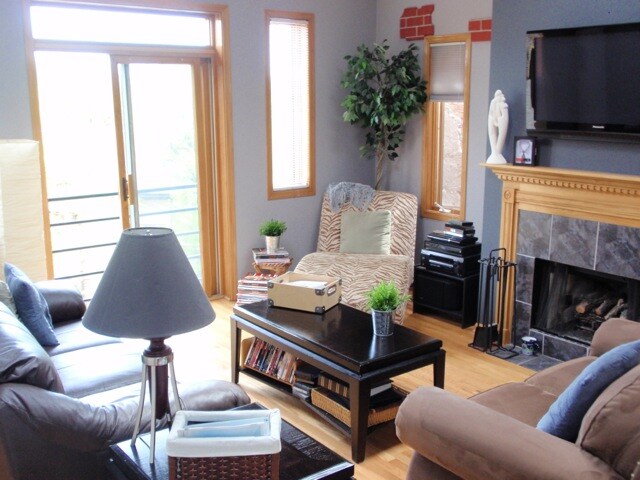 Foto del edificio - 1070 N Milwaukee Ave