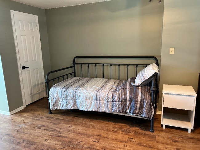 Building Photo - 2012 E Tonopah Dr