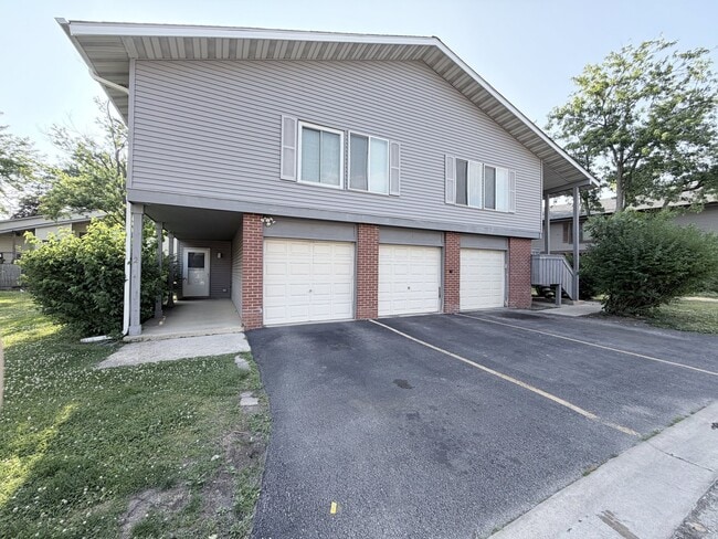 Photo - 2 Elm Ct Townhome
