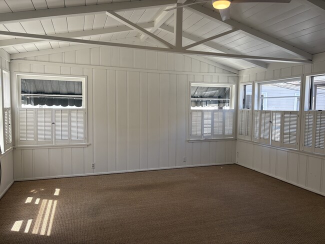 Building Photo - 117 Apolena Ave