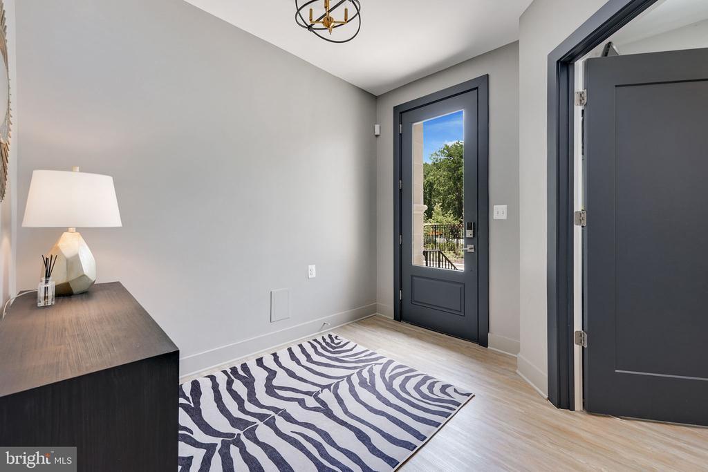Foto principal - 8215 River Rd