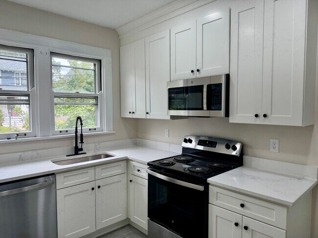 Building Photo - 3590 Outlook Ave