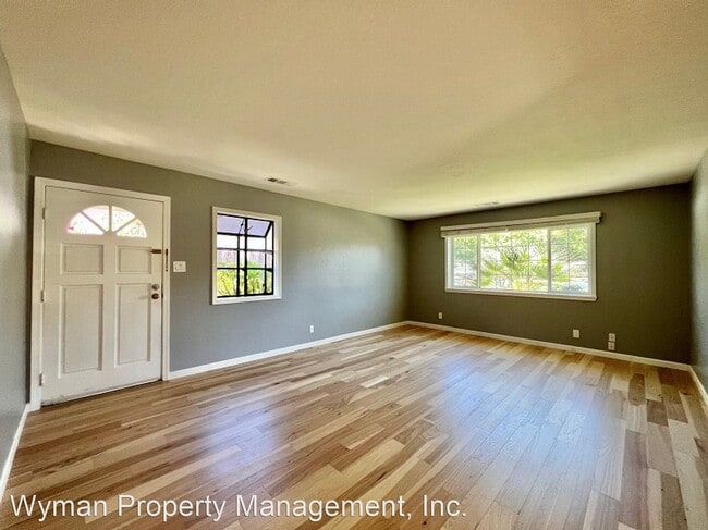 Building Photo - 3 br, 2 bath House - 1584 Yellowstone Street