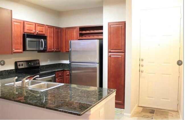 Building Photo - 7575 Kirby Dr