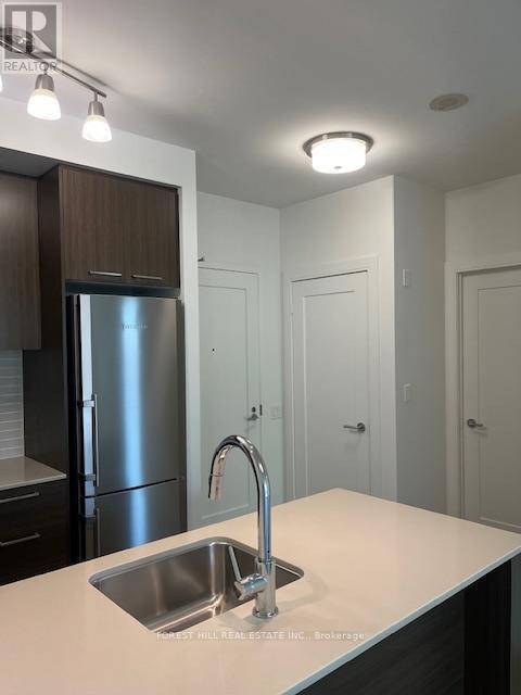 Photo du bâtiment - 310 Tweedsmuir Ave