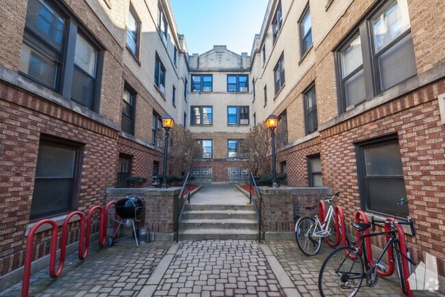 Building Photo - 701 W Brompton Ave