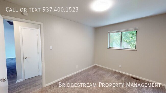 Foto del edificio - *Half Off First Months Rent* Updated groun...