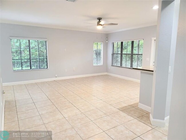 Foto del edificio - 6071 Grand Cypress Cir W