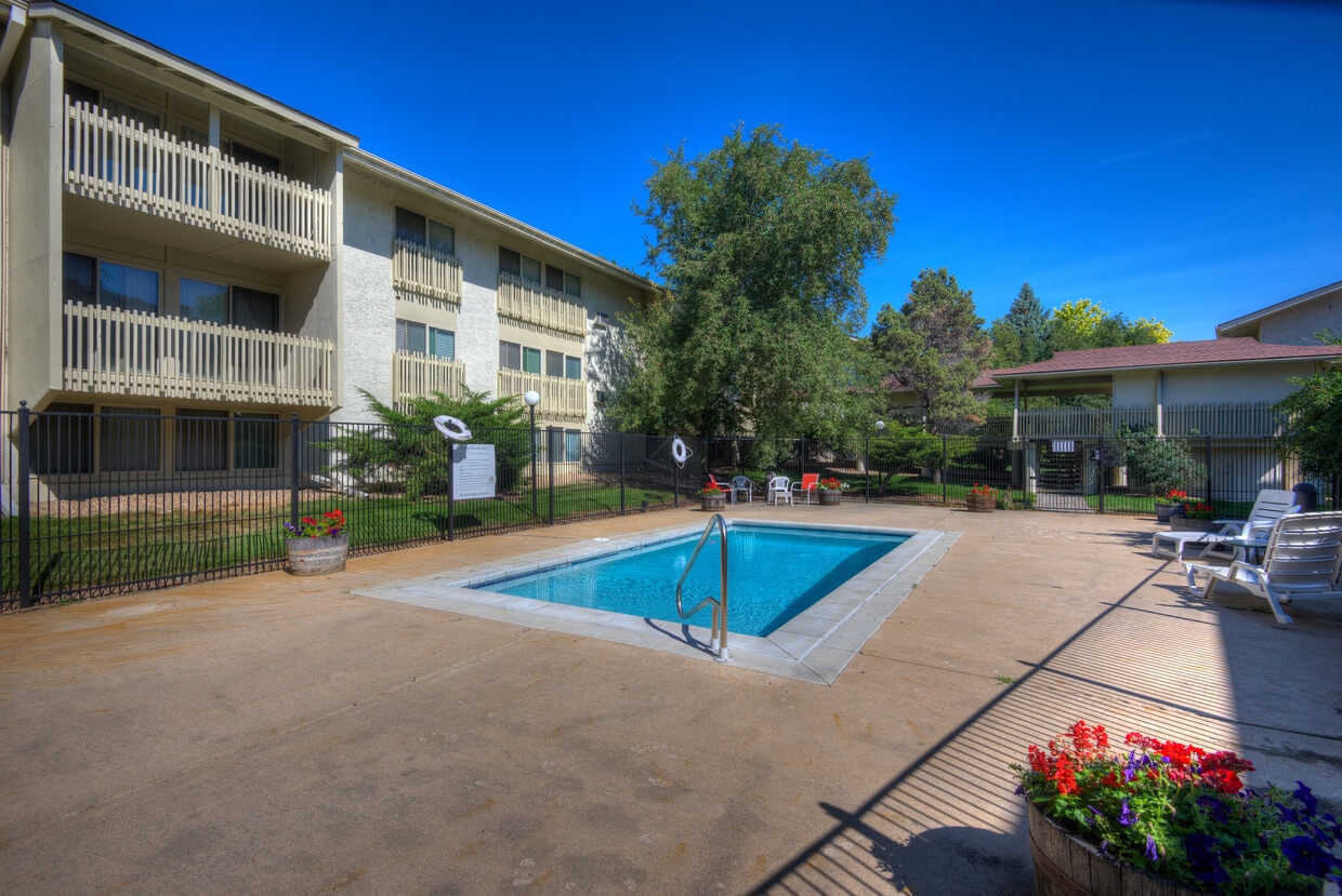 Complex Pool - 2707 Valmont Rd