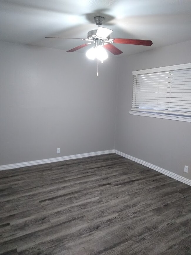 Building Photo - 1809-on-Cox