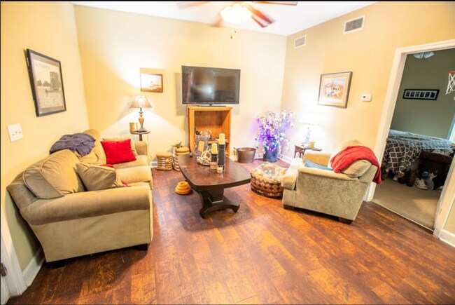 Foto del edificio - 1319 St Andrews Ln