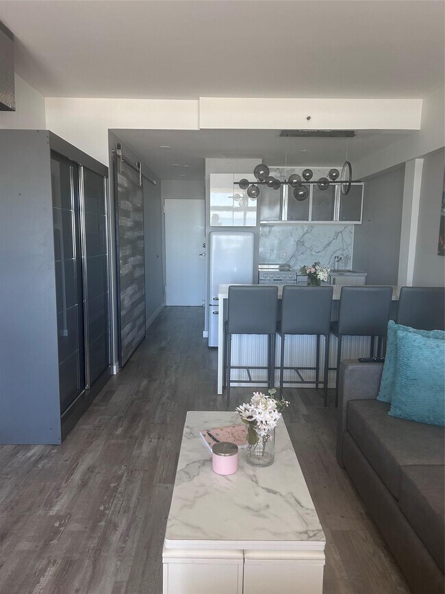 Foto del edificio - 250 Shore Rd