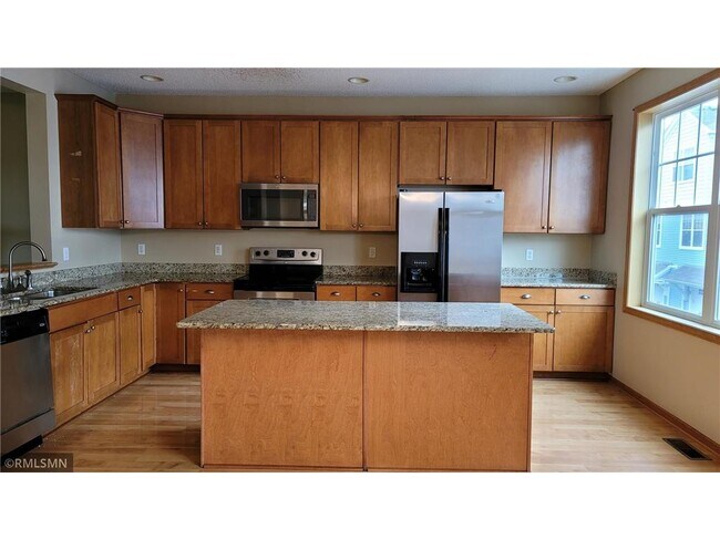 Building Photo - 1687 Village E Trl