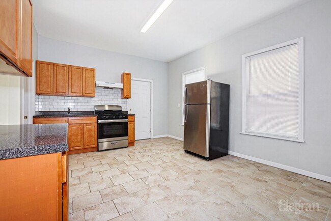 Foto del edificio - 120 Claremont Ave