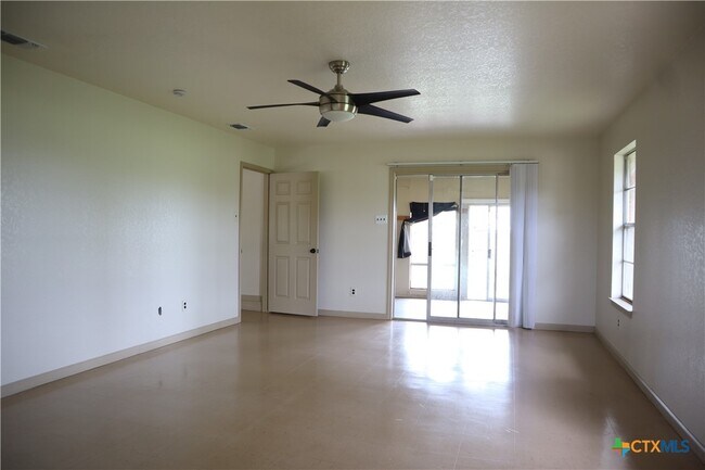Foto del edificio - 707 Old Seguin Luling Rd