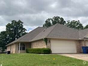 Building Photo - 1008-1010 Trenton Dr