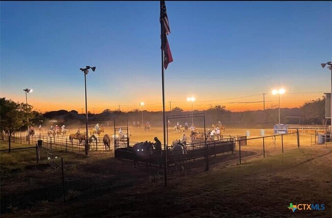 Foto del edificio - 1009 Tripp Ln