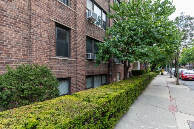 Foto del edificio - 645 W 239th St