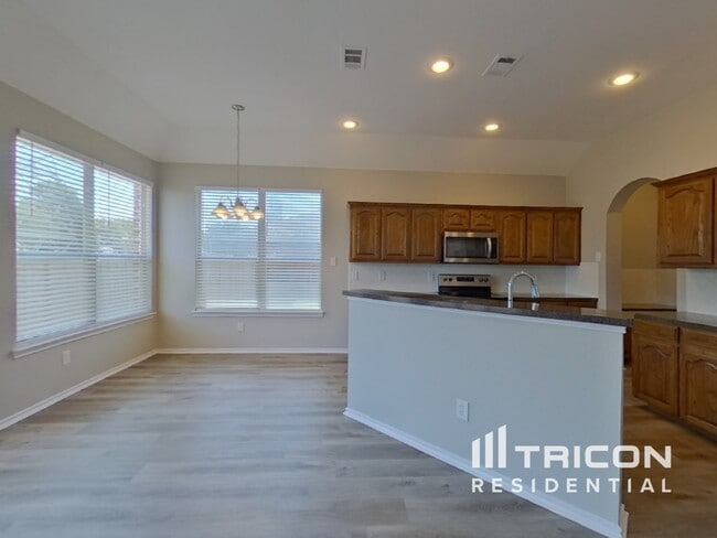 Building Photo - 937 Mockingbird Drive Saginaw TX