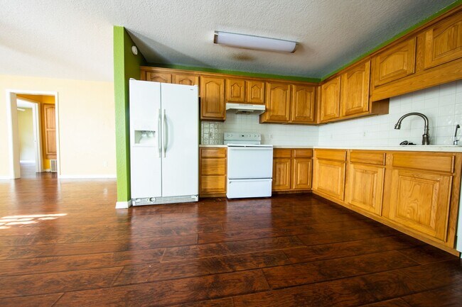 Building Photo - Great House in Perfect Location