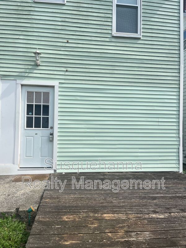 Building Photo - 171 E. Derry Road
