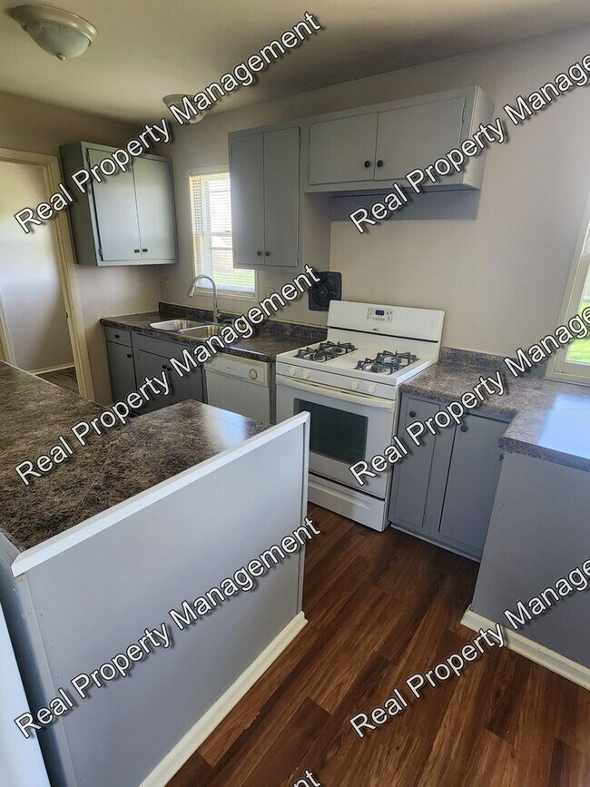 Foto del edificio - Updated Three Bedroom in South Haven