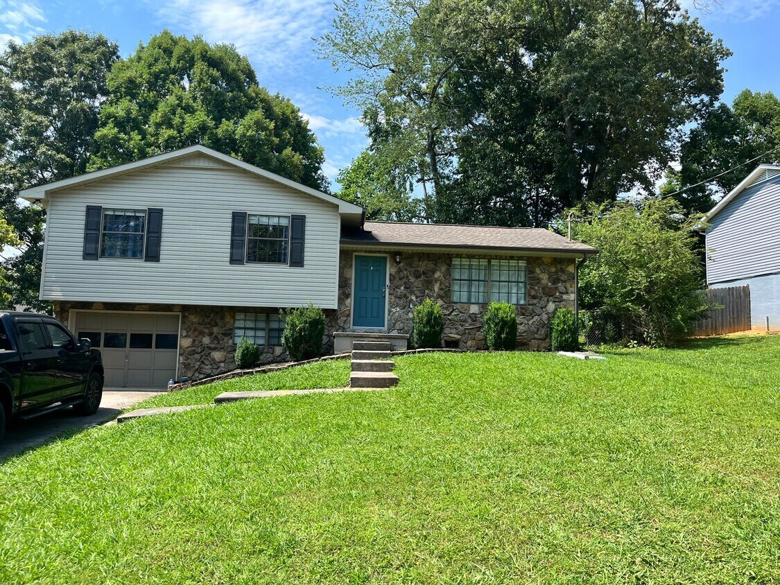 Primary Photo - 3BR/ 1.5BA, Home in Rocky Hill