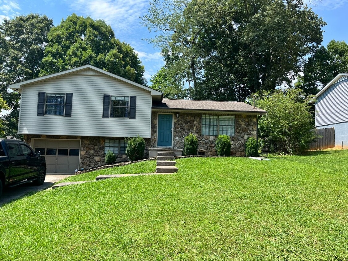 3BR/ 1.5BA, Home in Rocky Hill - 3BR/ 1.5BA, Home in Rocky Hill