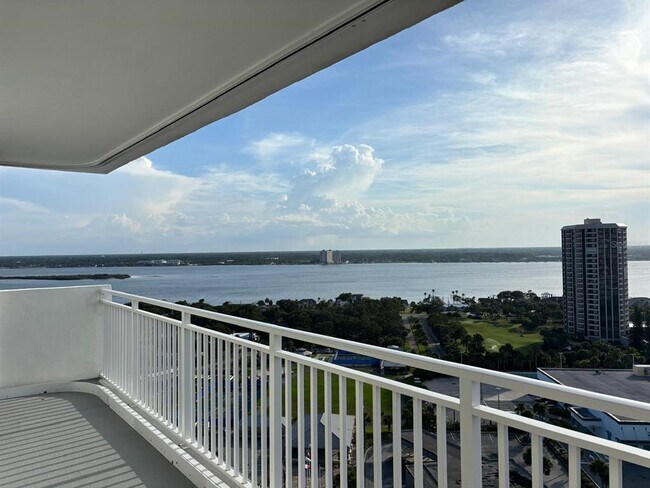 Foto del edificio - 3047 S Atlantic Ave