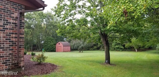 Foto del edificio - 4 br, 3 bath House - 12409 85th Ave