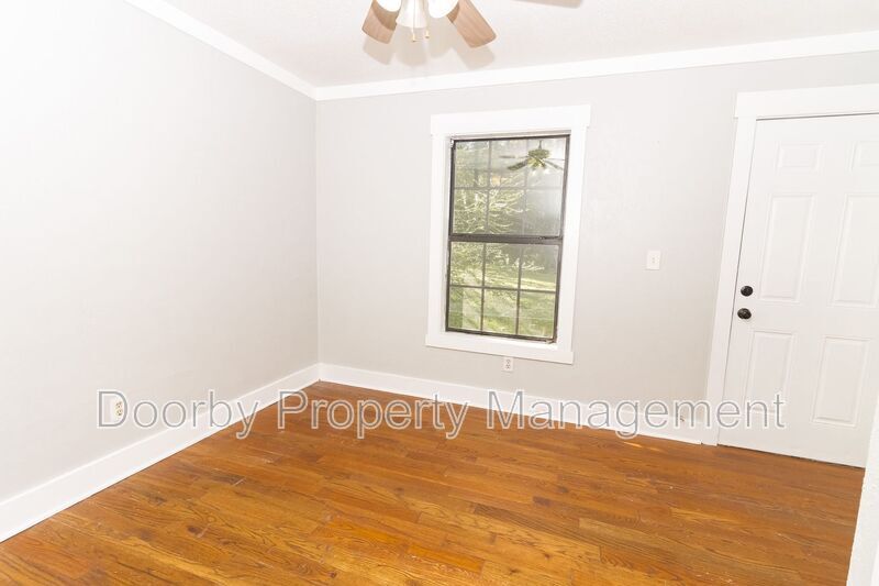 Foto del edificio - 8800 Millard Lee Ln