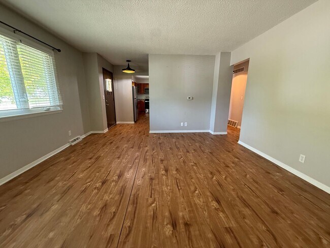 Foto del edificio - Charming 3 Bed, 1 Bath Home in Quiet Bette...