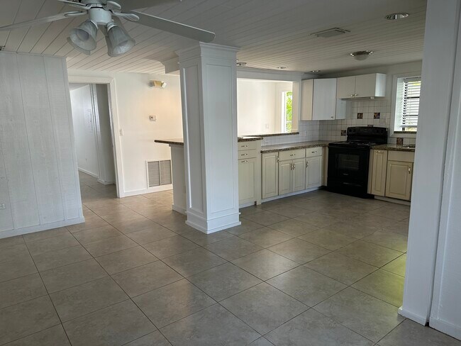 Building Photo - 144 Palermo Dr
