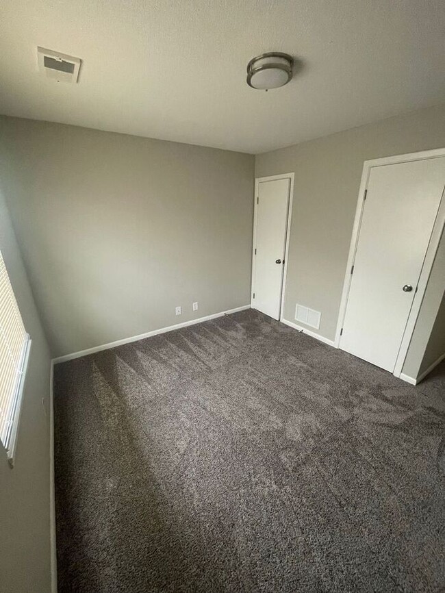 Building Photo - Westside Two Bedroom Town Home