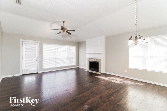 Foto del edificio - 2604 Country Creek Ln