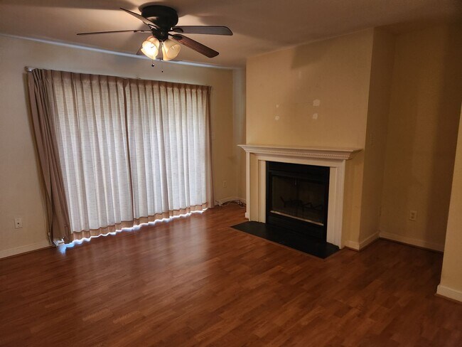 Foto del edificio - Townhouse Convenient to Chesterfield Court...